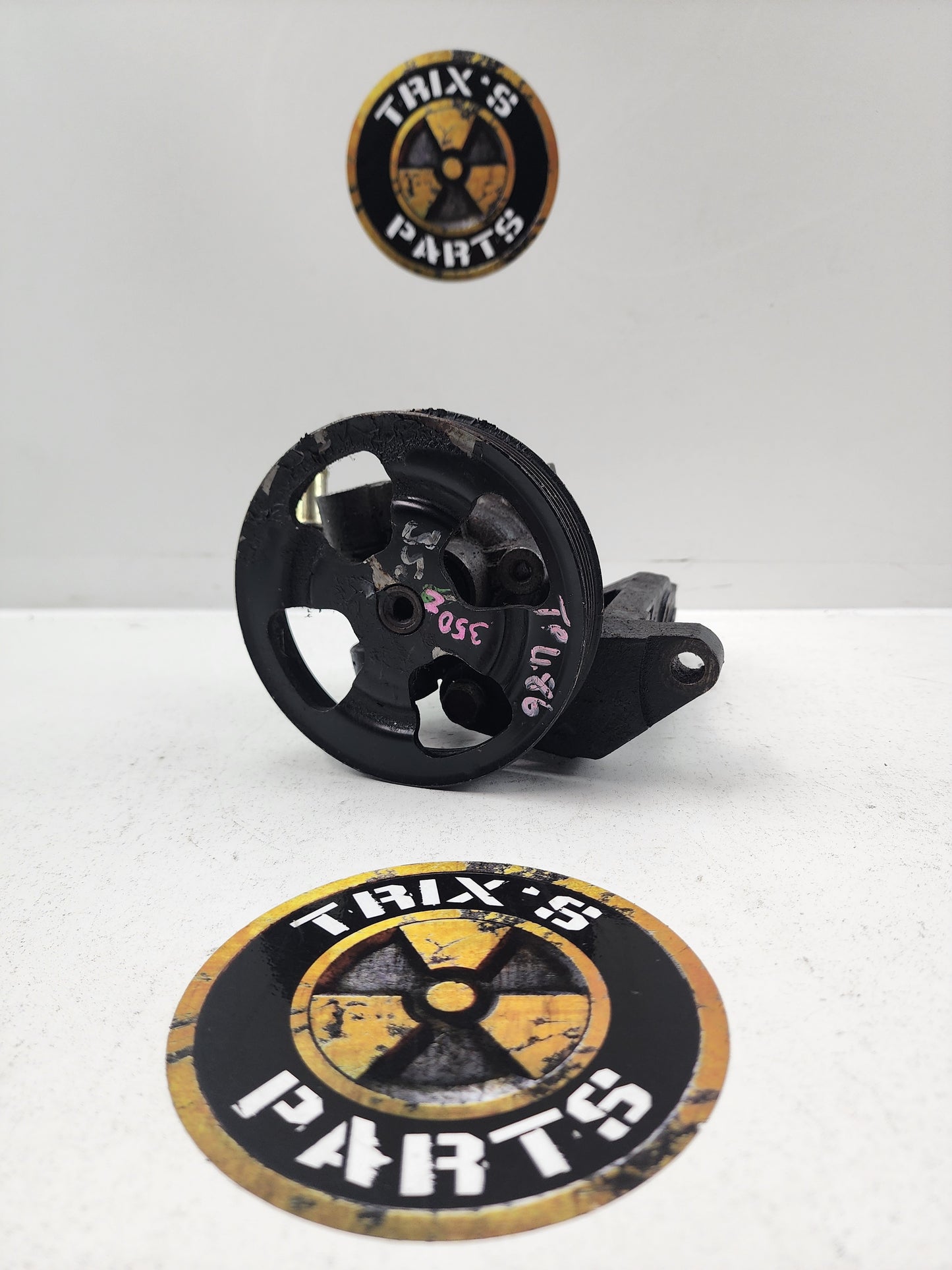 Standard 350Z VQ35DE Power Steering Pump and Bracket