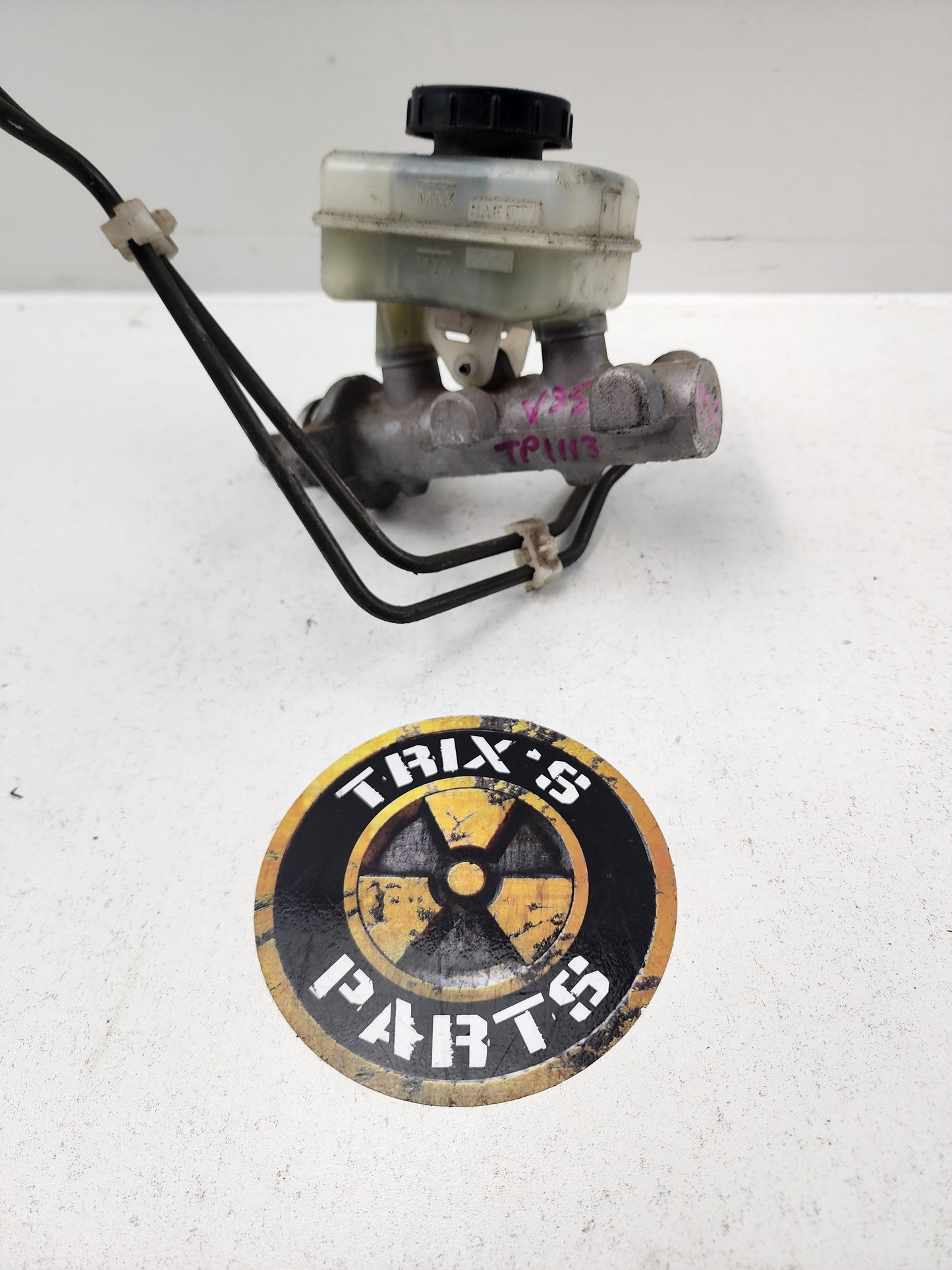 Good Condition V35 Brake Master Cylinder