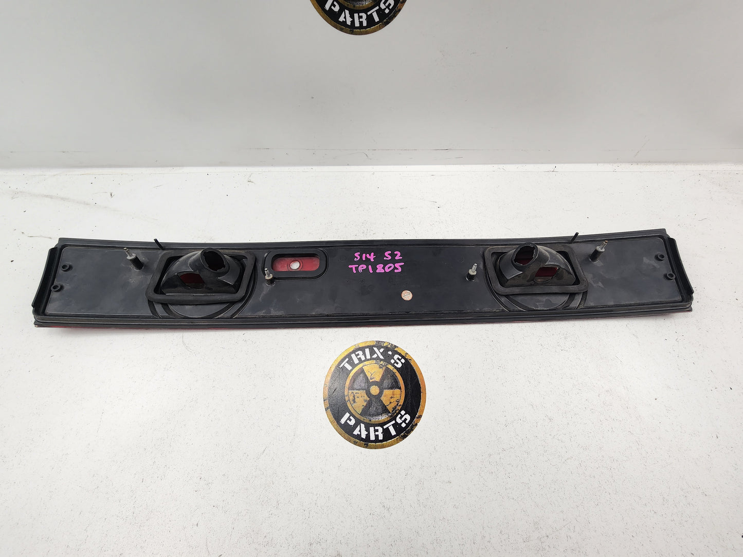 Good condition S14 S2 Red Centre Garnish