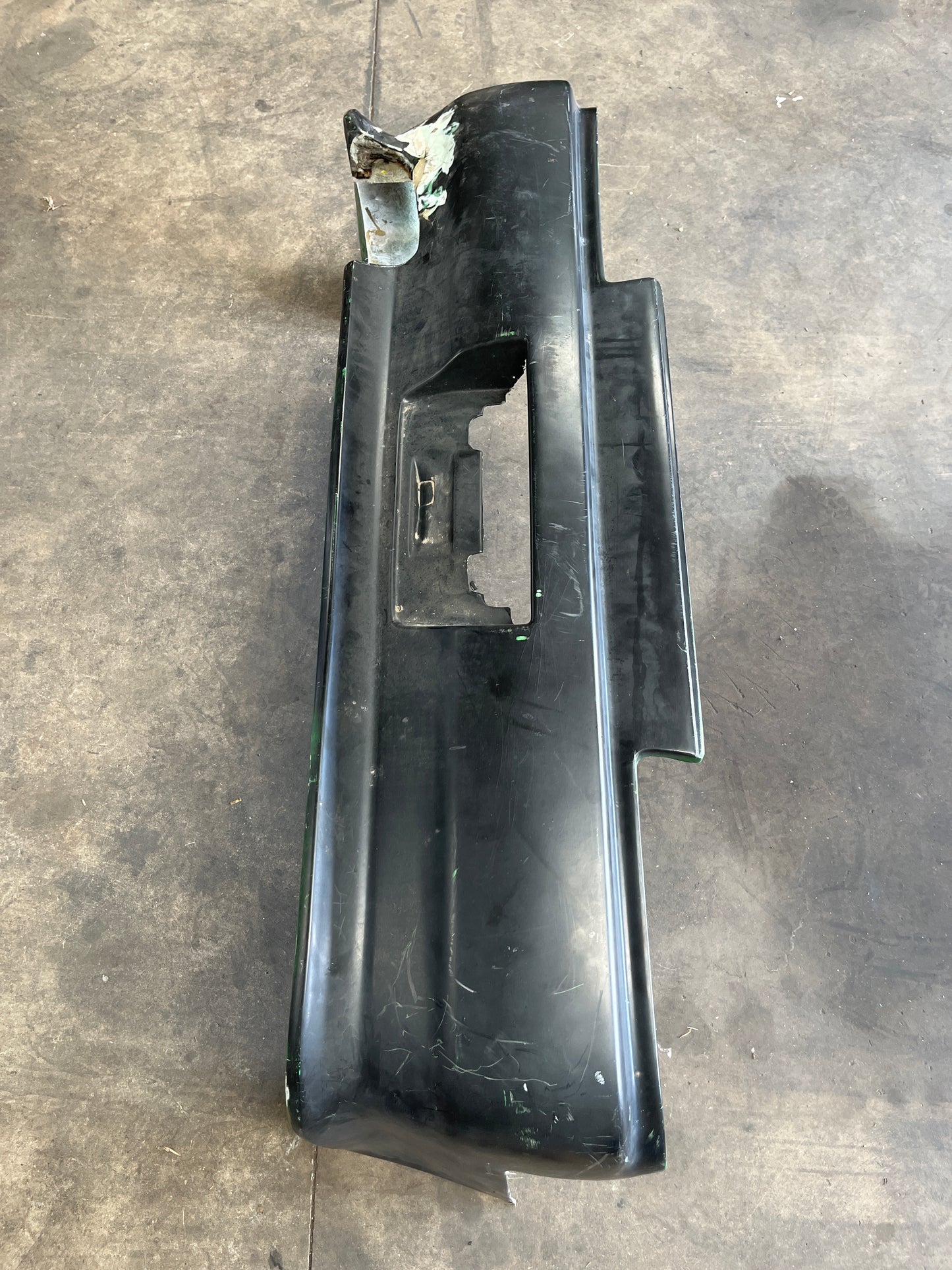 Aftermarket Nissan R32 Skyline Sedan Vertex Style Fibreglass Rear Bar