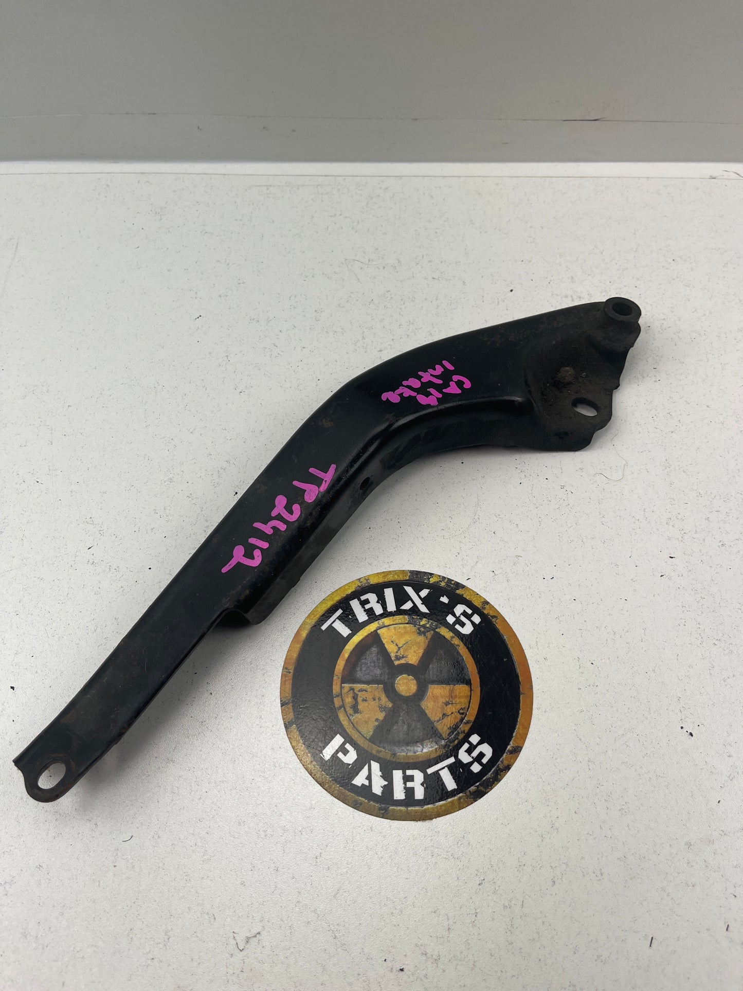 Factory Standard Intake Manifold Bracket (Dog leg shaped) to Suit CA18