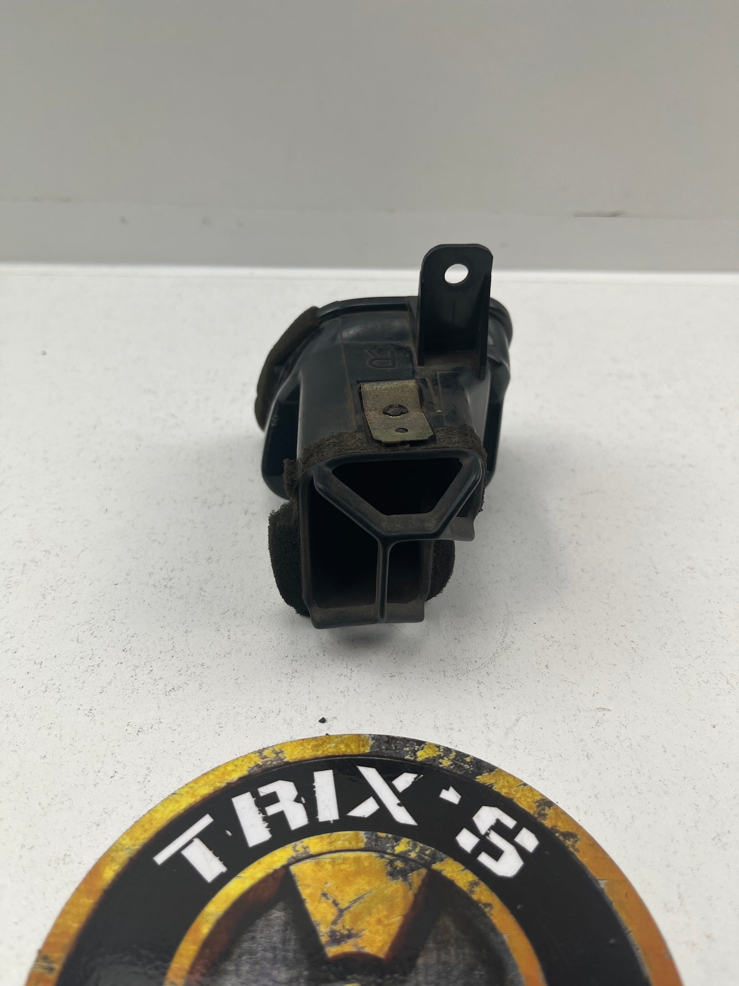 Used Factory RHS Single Vent 68760 71L00 in Dash to Suit Nissan Cefiro