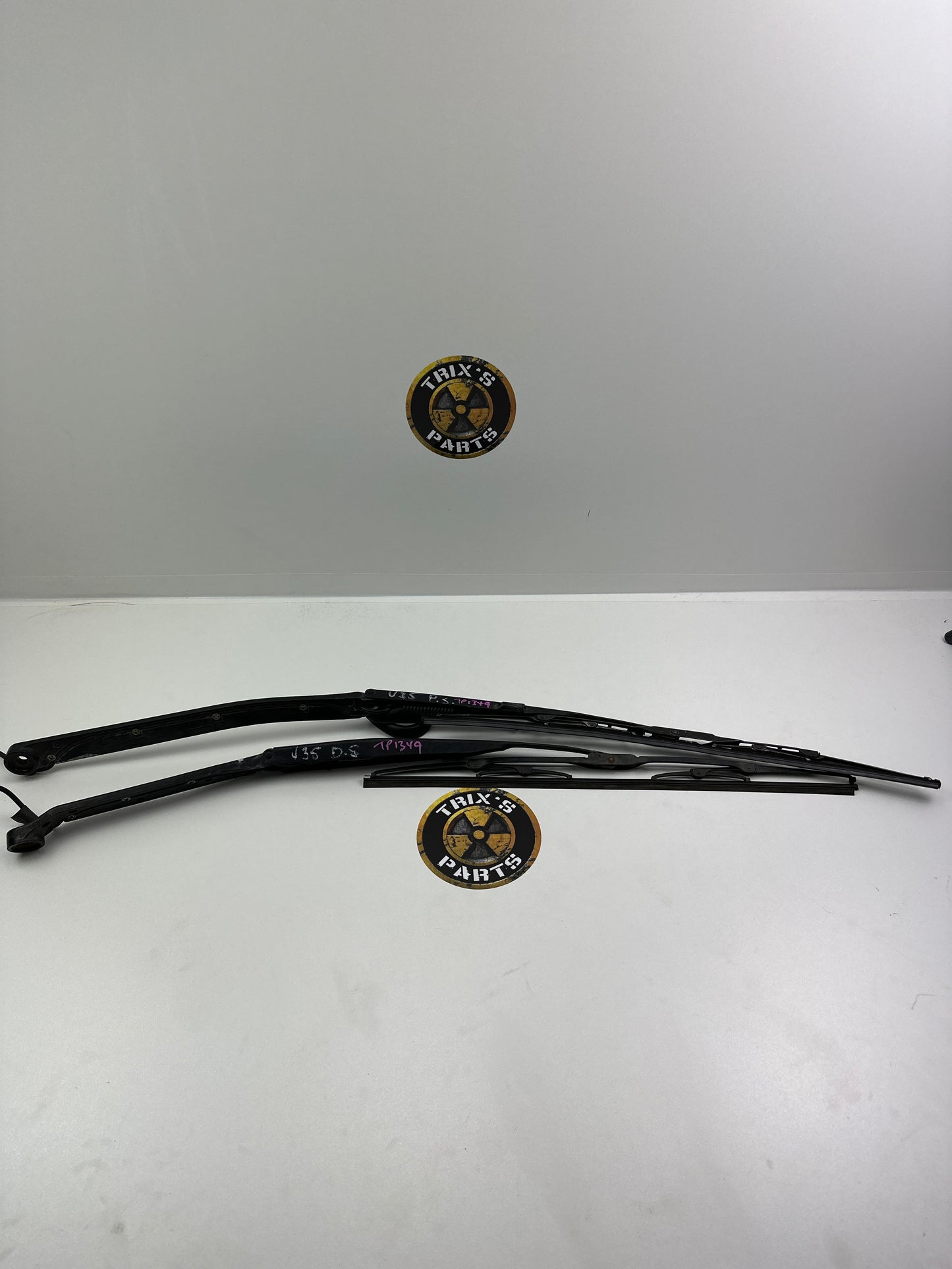 Windscreen Wiper Arms Pair, V35 Skyline