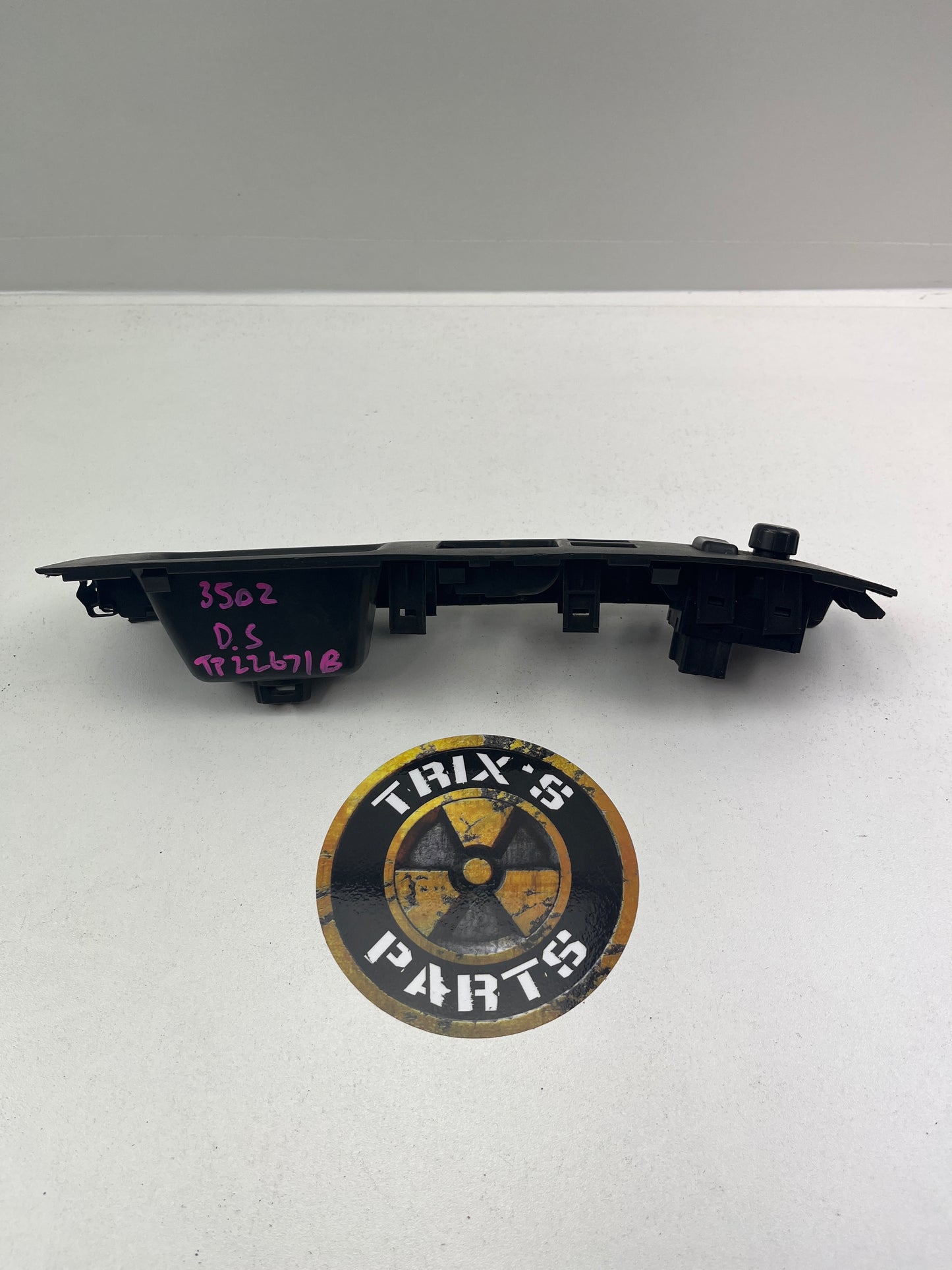 350Z RHD Drivers Window Switch Trim Only, With Mirror Switch, Driver Side, Grade B