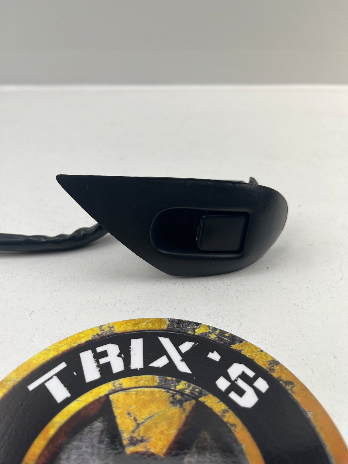R33 Front Window Switch, Plug and Trim, Passenger Side, Grade C