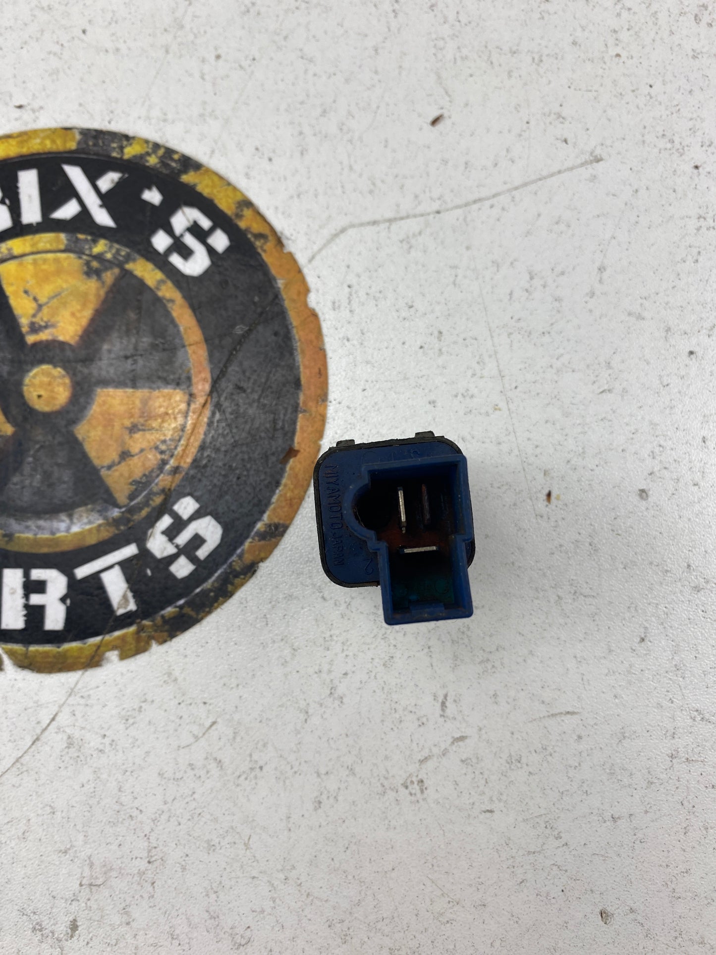 3 Pin Grey/Blue Base Nissan Relay