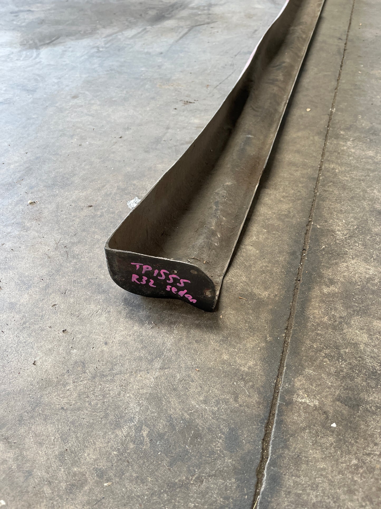 Aftermarket R32 Sedan Fibreglass Side Skirt Passenger Side