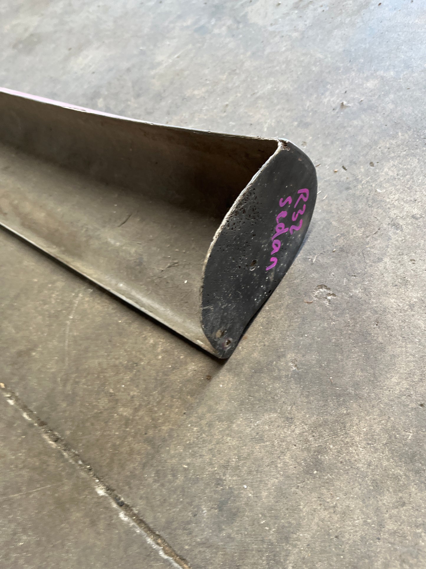 Aftermarket R32 Sedan Fibreglass Side Skirt Passenger Side