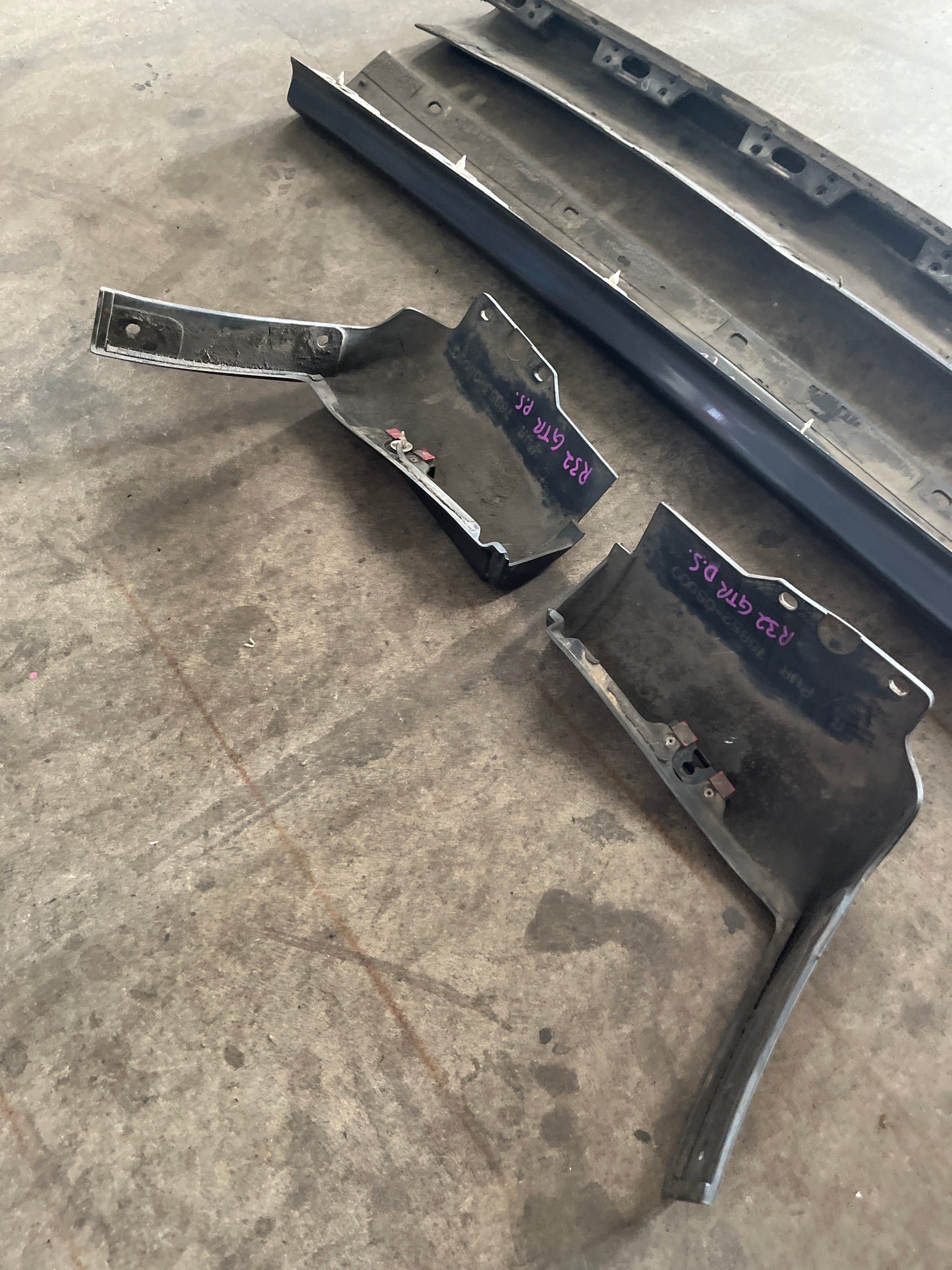 Standard Nissan R32 GTR Skyline 2PC Plastic Side Skirts Pair