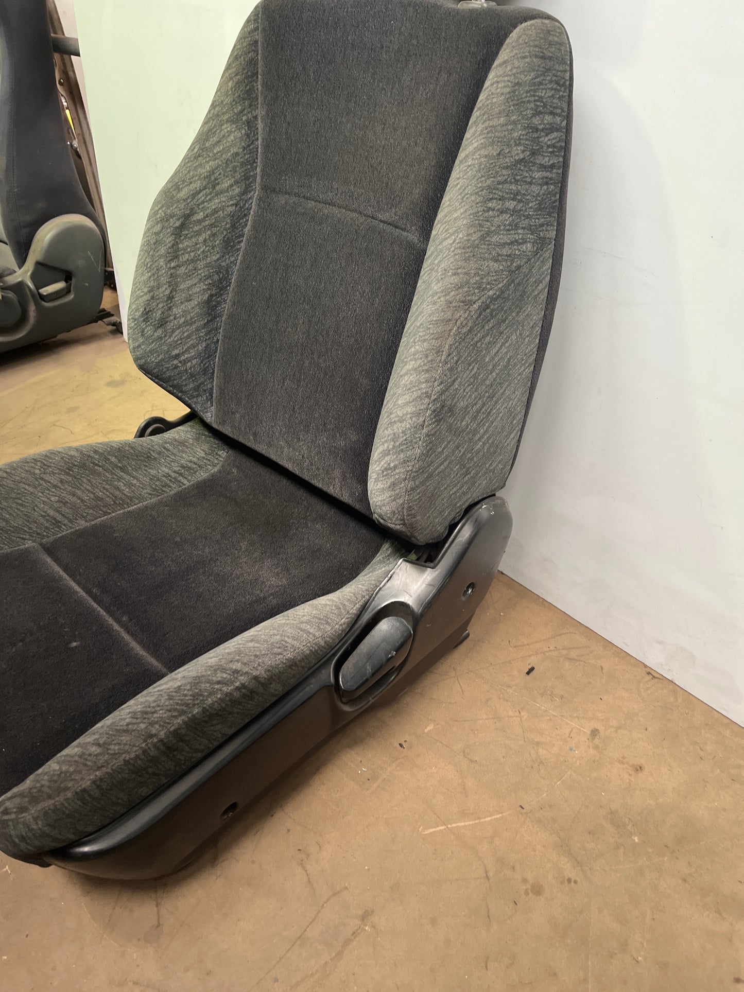 Standard Front Seat With Rail Passenger Side - R33 S1 Skyline