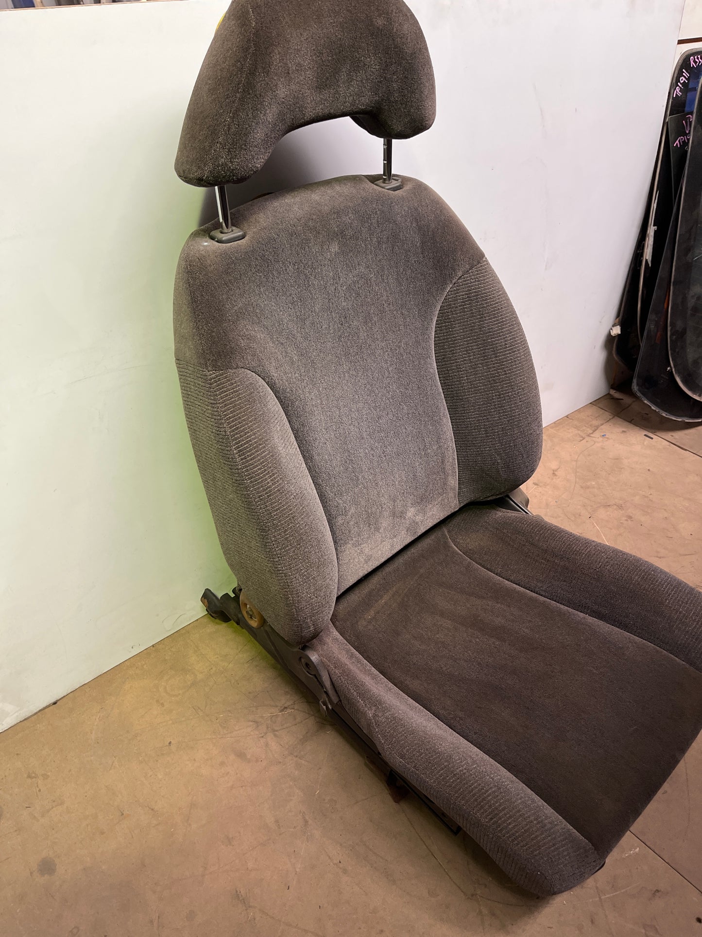 Standard Front Seat With Rail Passenger Side - R32 M spec Skyline
