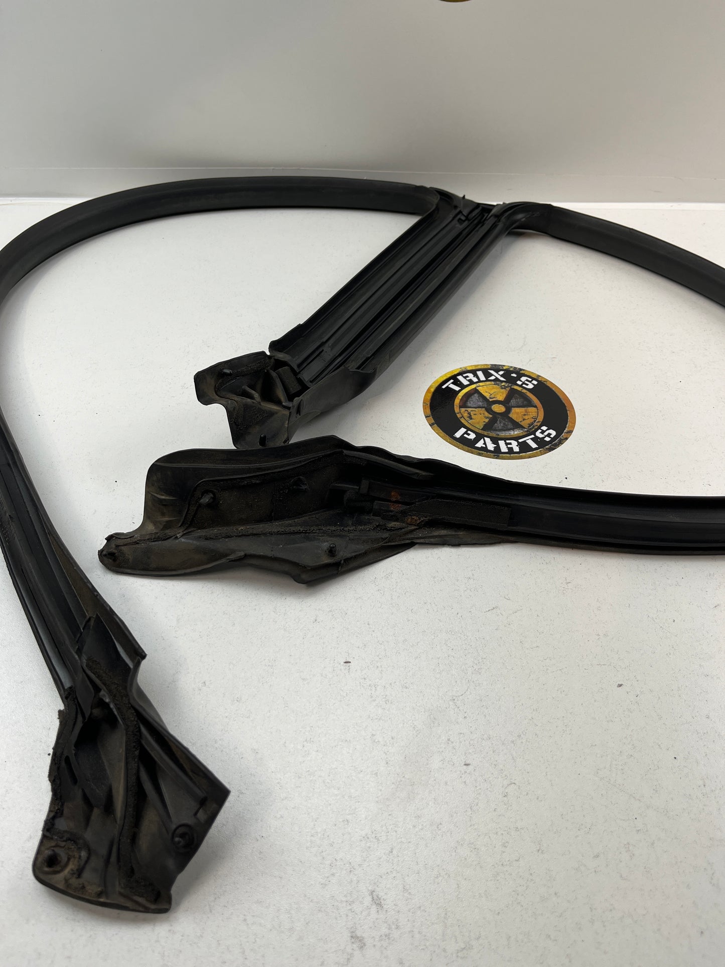Used Rubber B Pillar Driver Side Door Seal For C34 Stagea