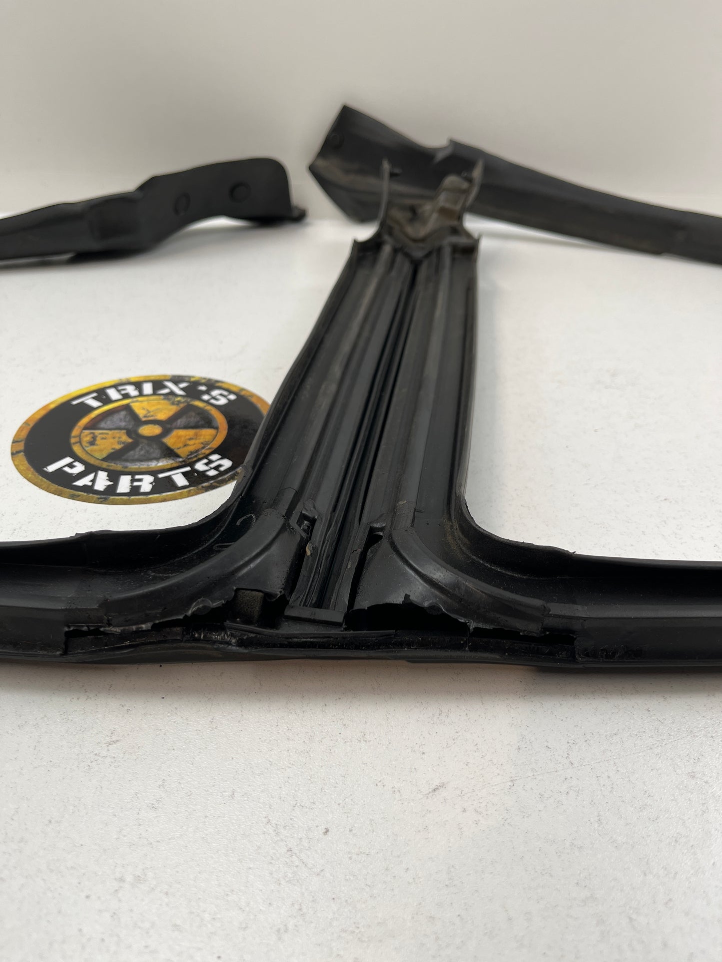 Used Rubber B Pillar Driver Side Door Seal For C34 Stagea
