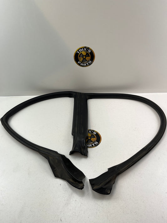 Used Rubber B Pillar Driver Side Door Seal For C34 Stagea