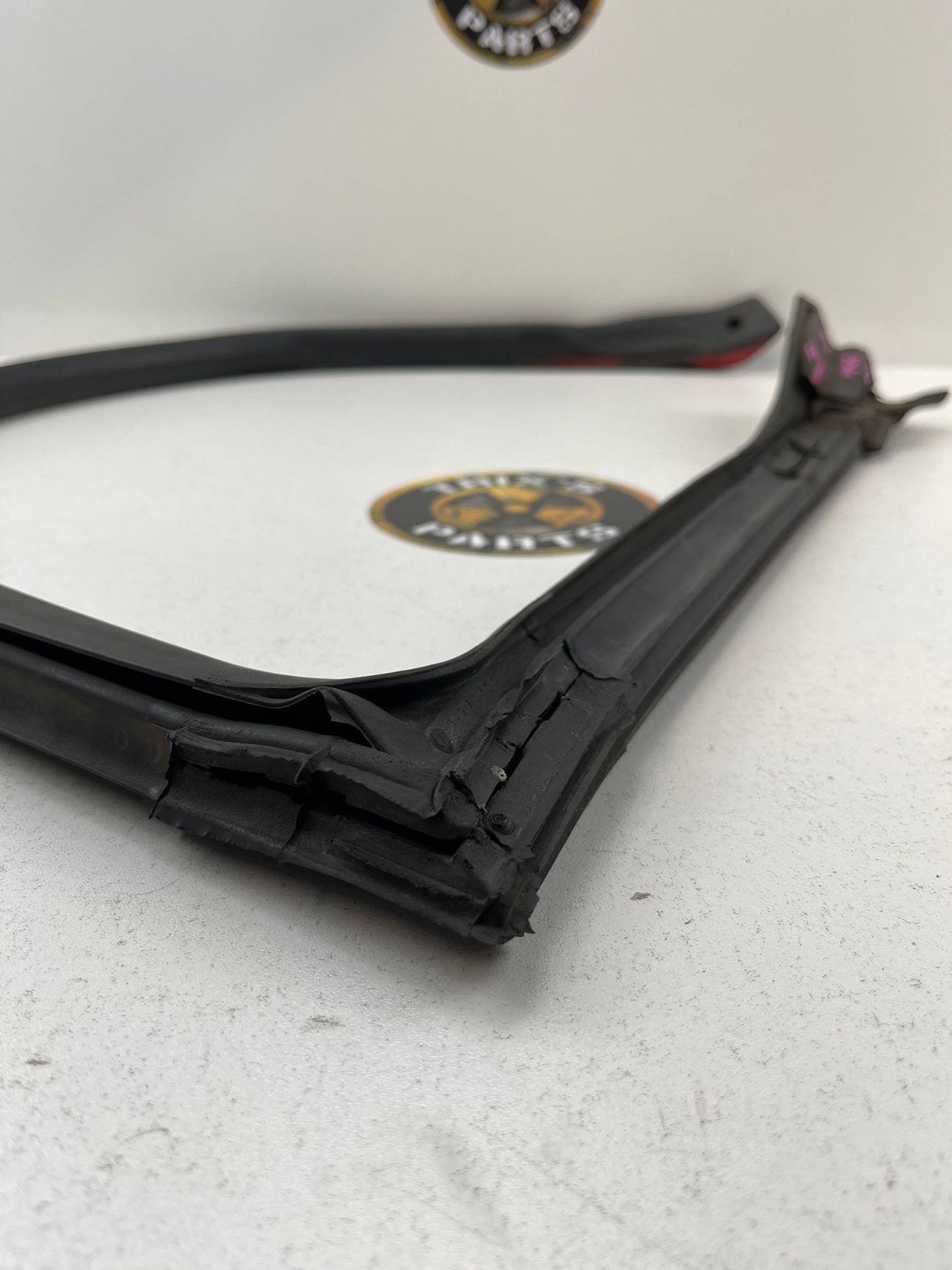 Used Rubber Front Passenger Side Door Seal For R32 Skyline Sedan