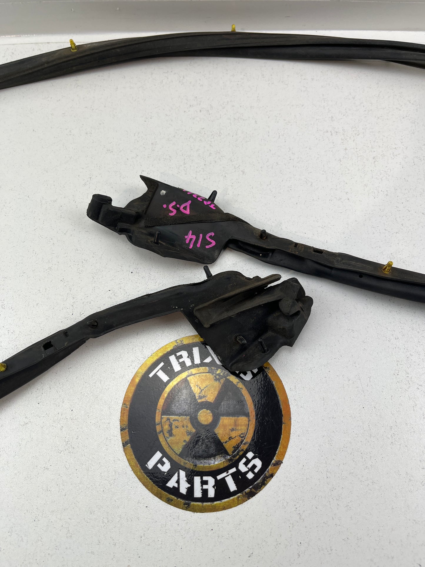 Used Driver Side Door Shell Rubber (Split) and Clips For S14 Silvia