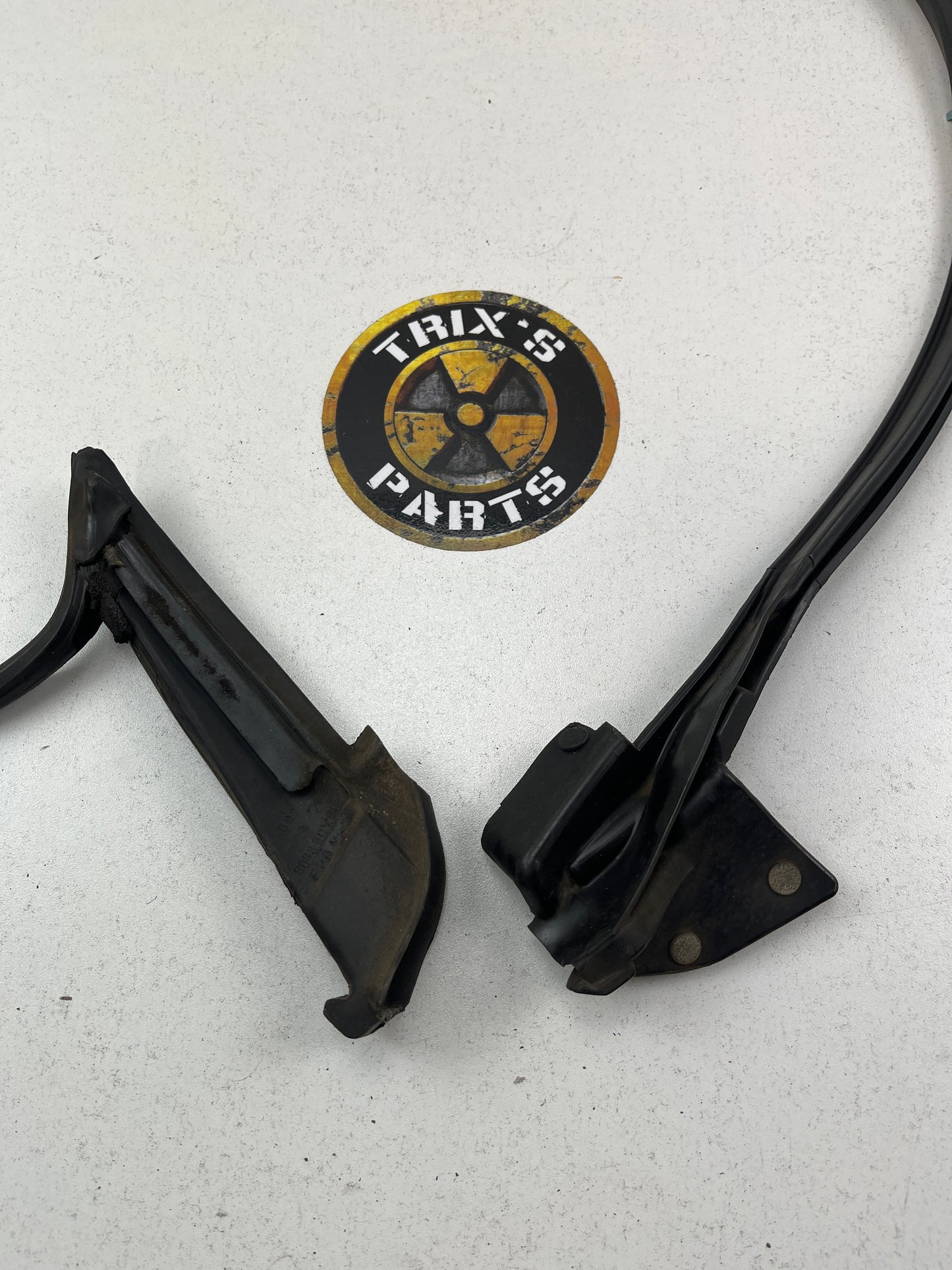 Used Front Passenger Side Door Shell Rubber (Split) and Clips For C34 Stagea