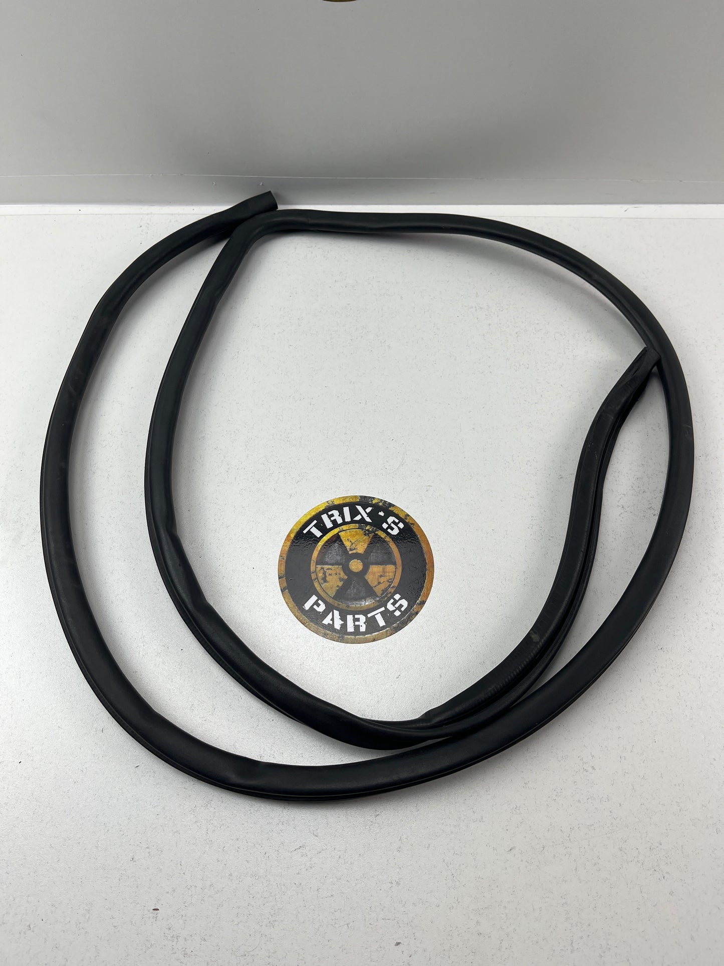 Used Rubber And Pinch Mould - Front Driver Side Door Seal For R33 S2 Skyline Sedan
