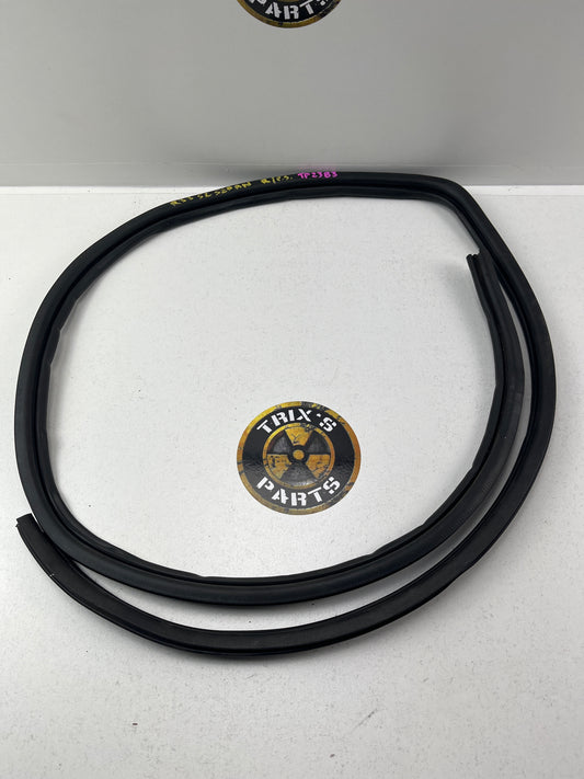 Used Rubber And Pinch Mould - Rear Passenger Side Door Seal For R33 S2 Skyline Sedan