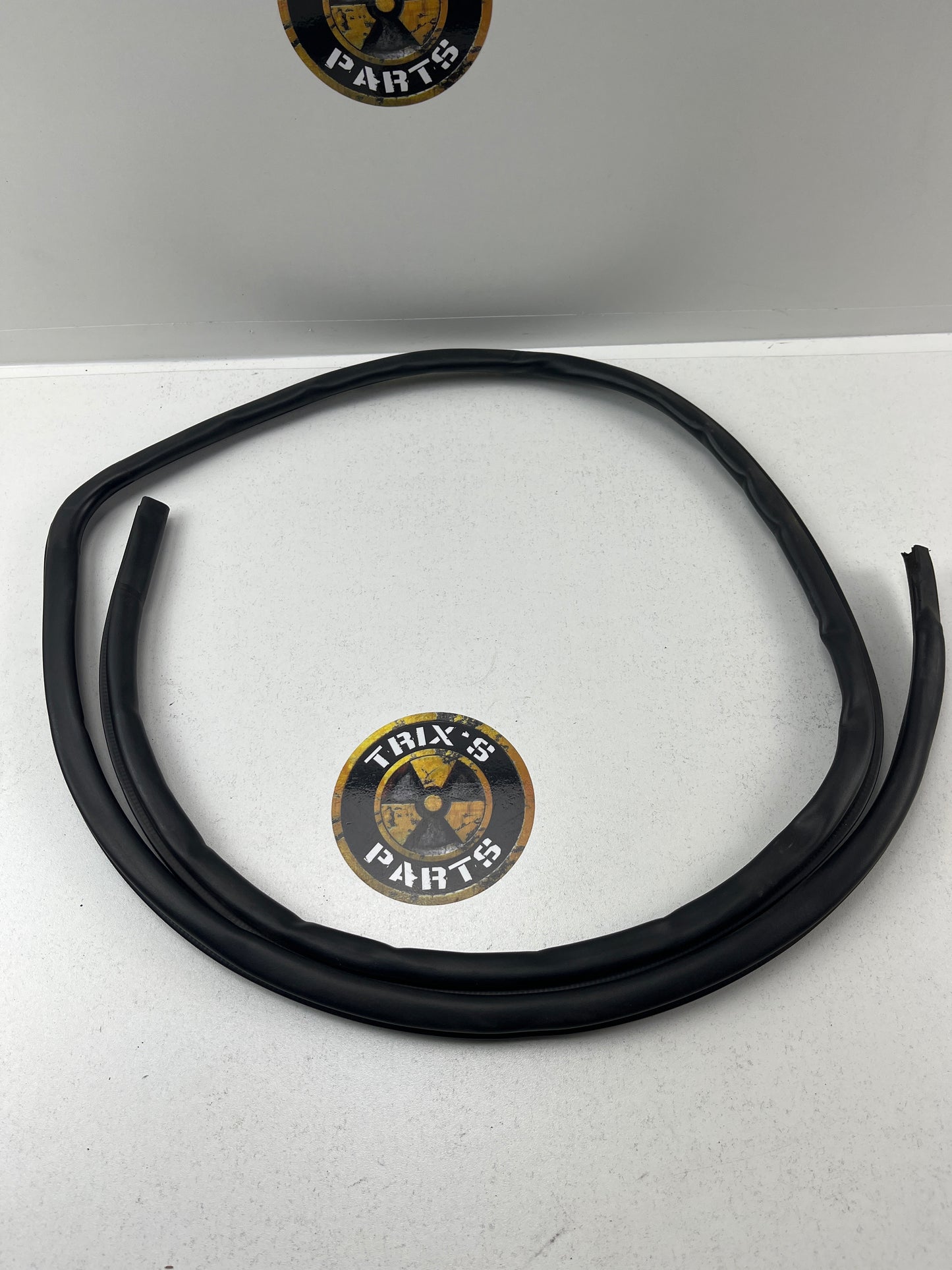 Used Rubber And Pinch Mould - Rear Passenger Side Door Seal For R33 S2 Skyline Sedan