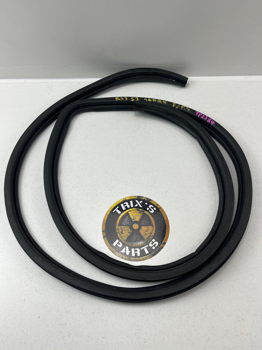 Used Rubber And Pinch Mould - Front Passenger Side Door Seal For R33 S2 Skyline Sedan