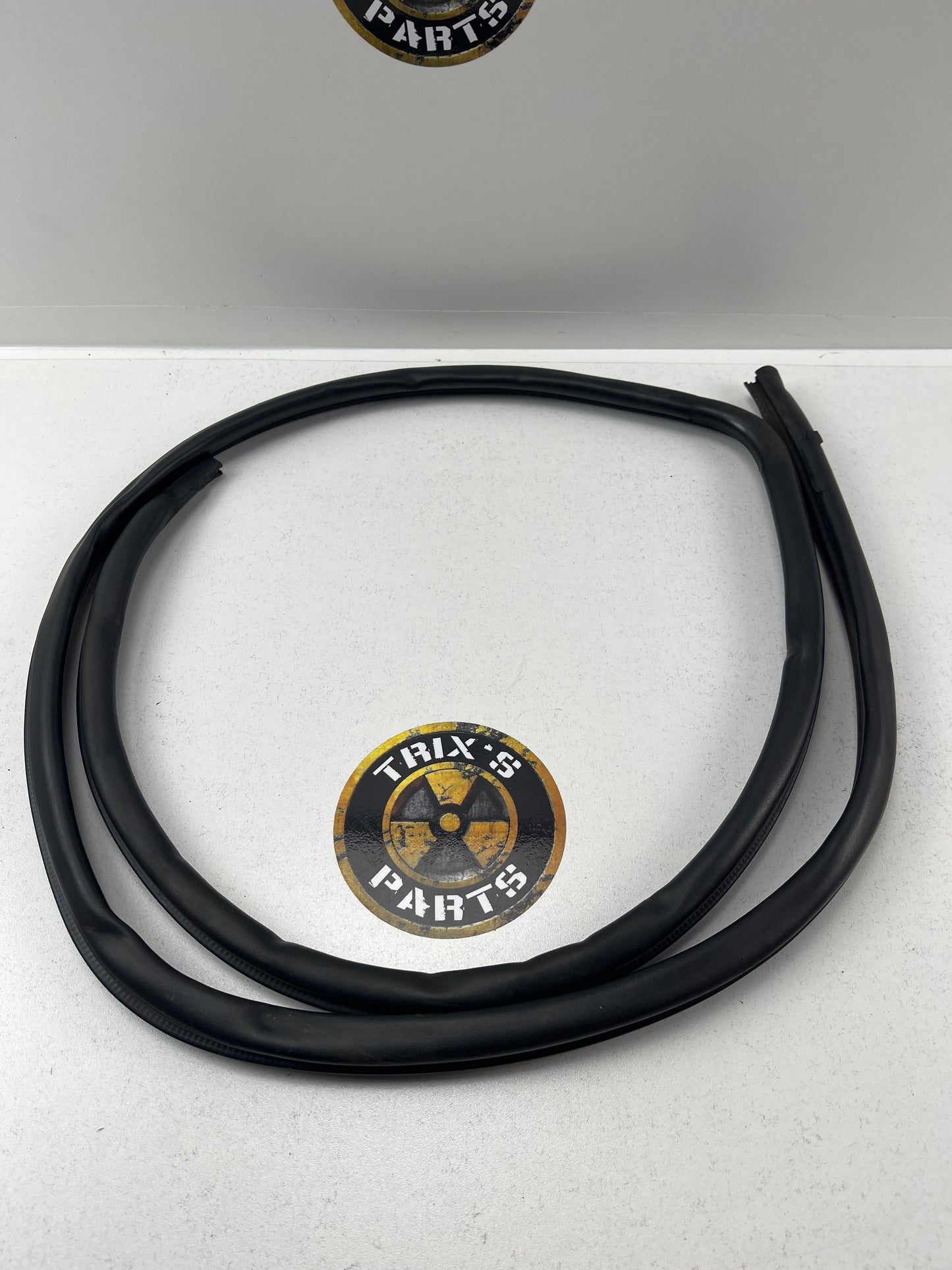Used Rubber And Pinch Mould - Rear Driver Side Door Seal For R33 S2 Skyline Sedan (Split)
