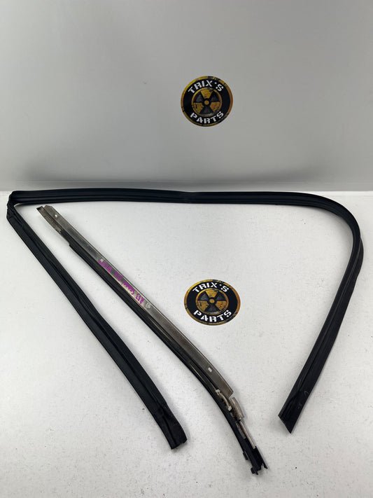 Used Rubber And Metal Weather Strip - Driver Side Door Seal For R33 Skyline Sedan