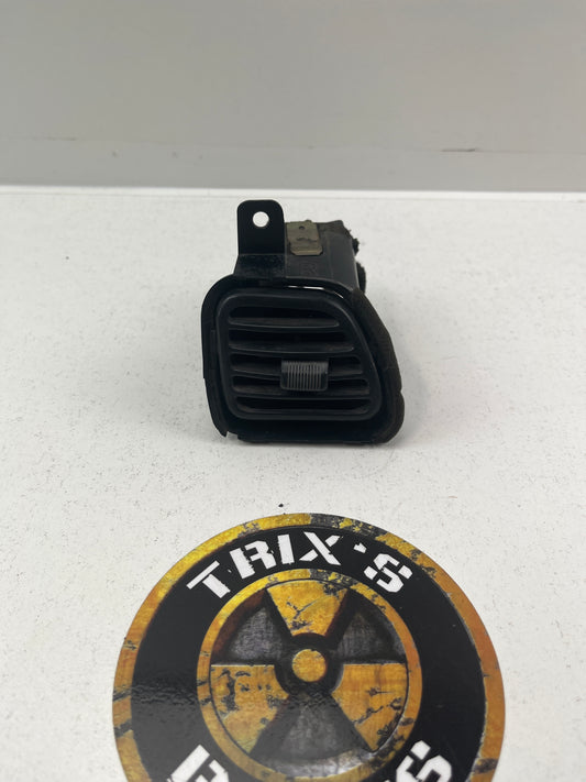 Used Factory RHS Single Vent 68760 71L00 in Dash to Suit Nissan Cefiro