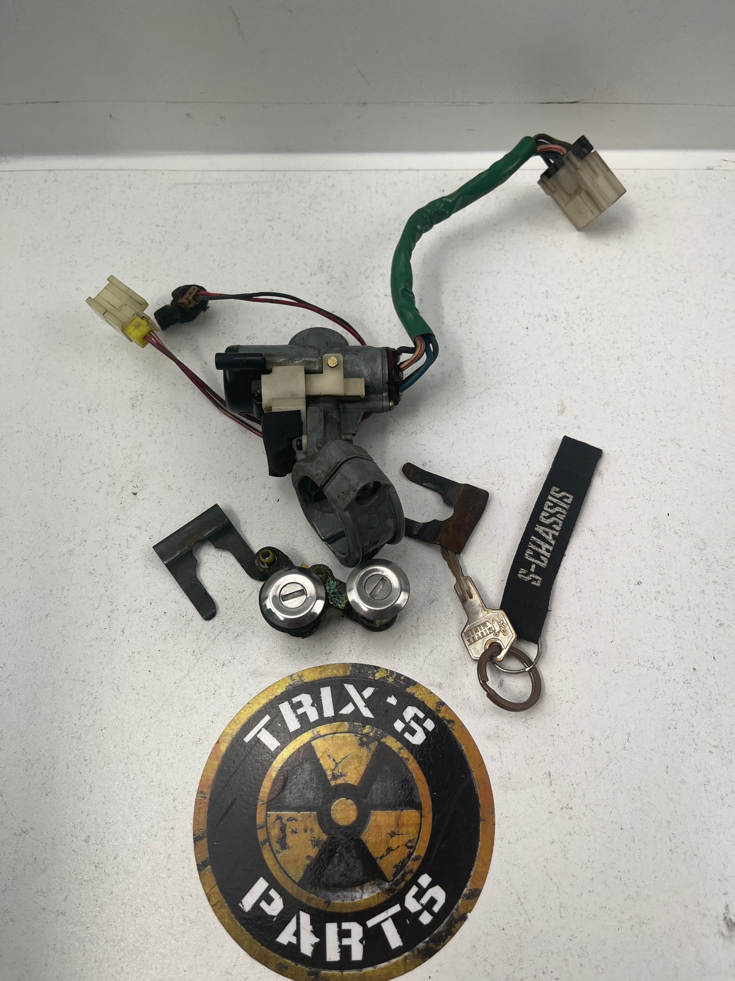 Lock and Key Set - Missing Boot - Keyed Alike Nissan Cefiro