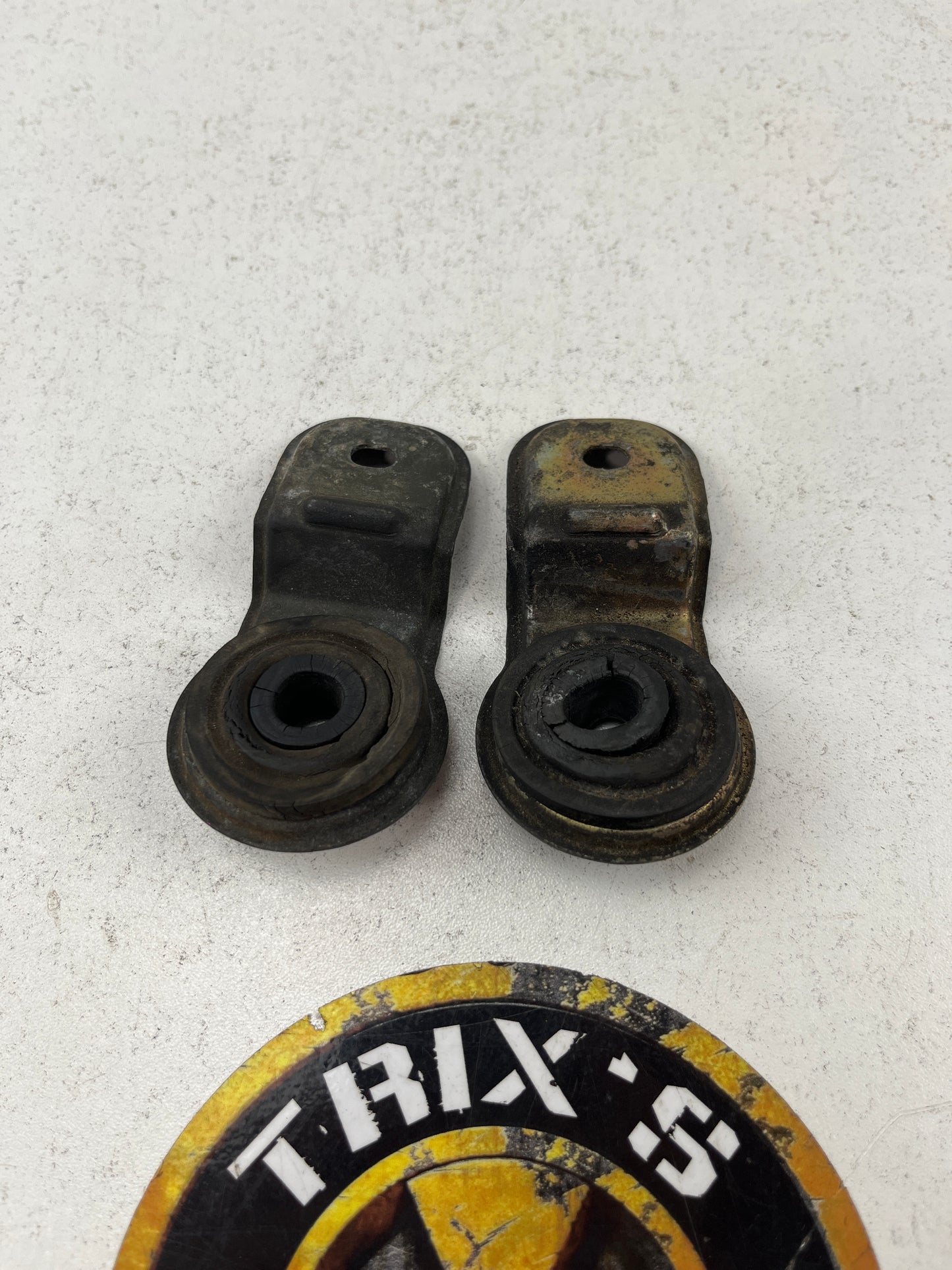Standard Radiator Pair of Top Mounts for R32/R33 Skyline