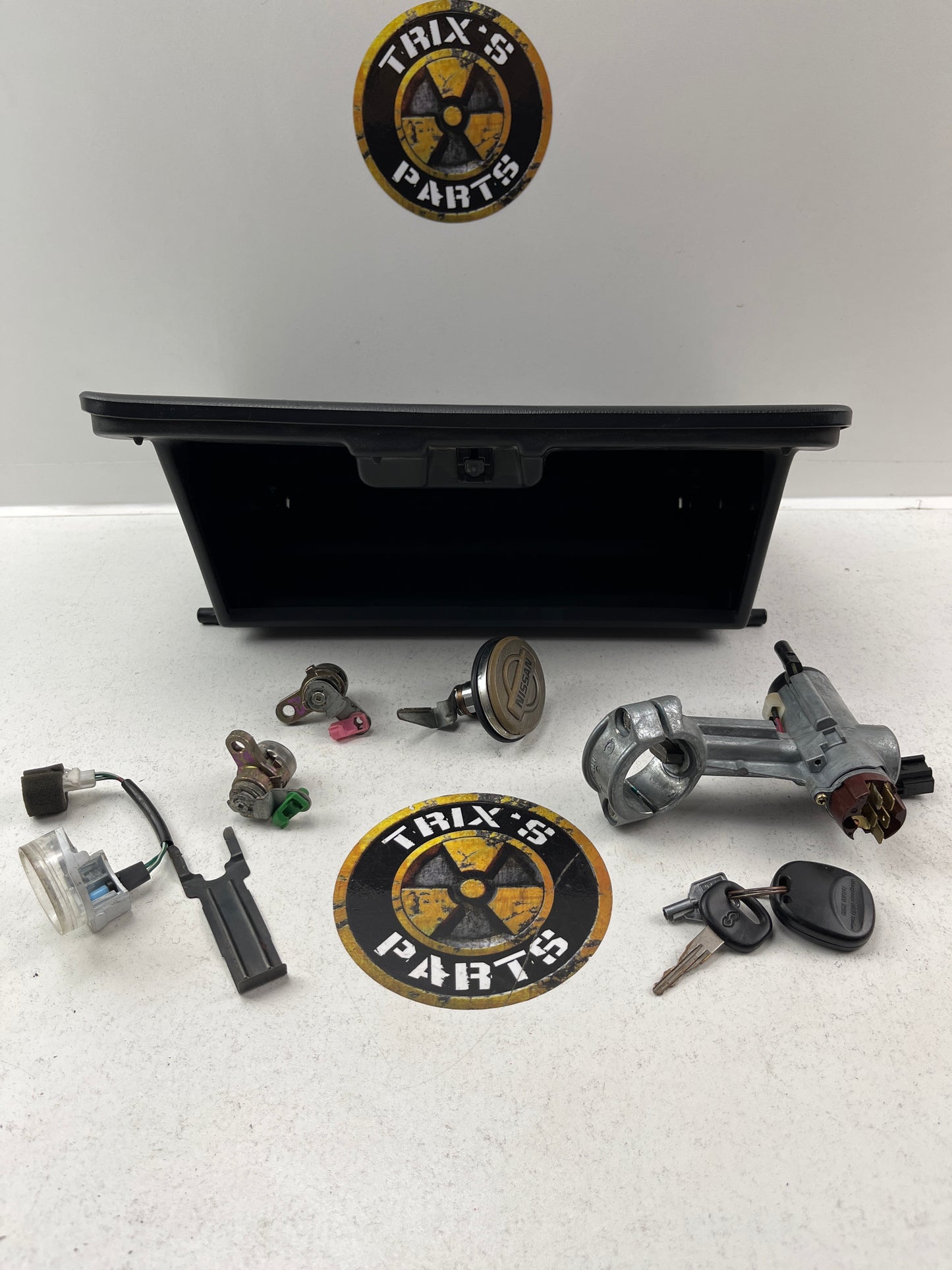 Full Lock and Key Set - Keyed Alike With Glovebox Lock R33 S2 Skyline
