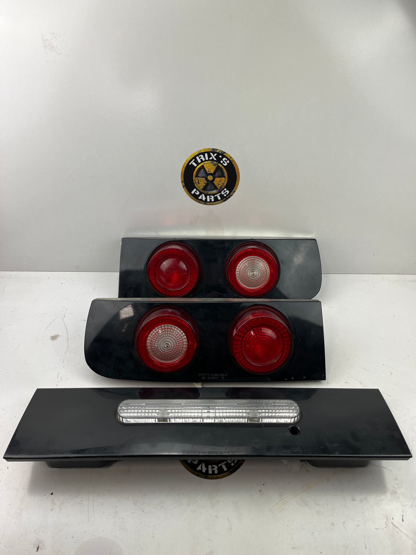 Taillight Pair and Centre Garnish (Ferrari Style) 300ZX 2+0 Slick