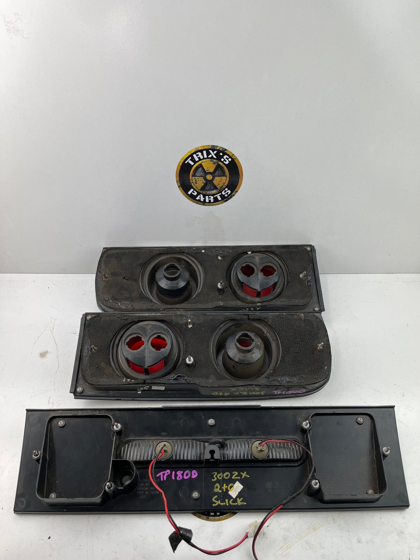 Taillight Pair and Centre Garnish (Ferrari Style) 300ZX 2+0 Slick