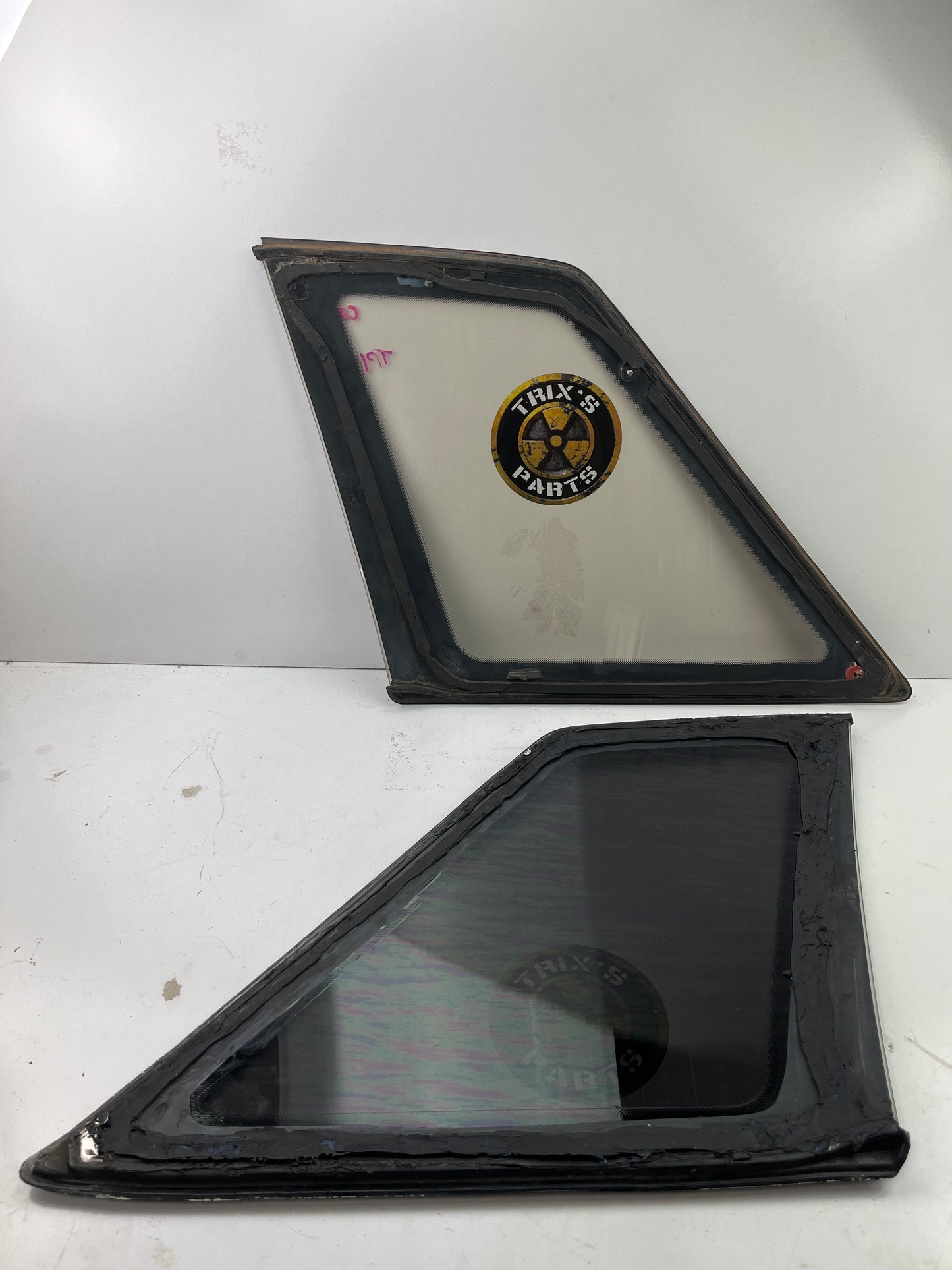 Rear Quarter Glass With Rubber Pair, R32 Skyline