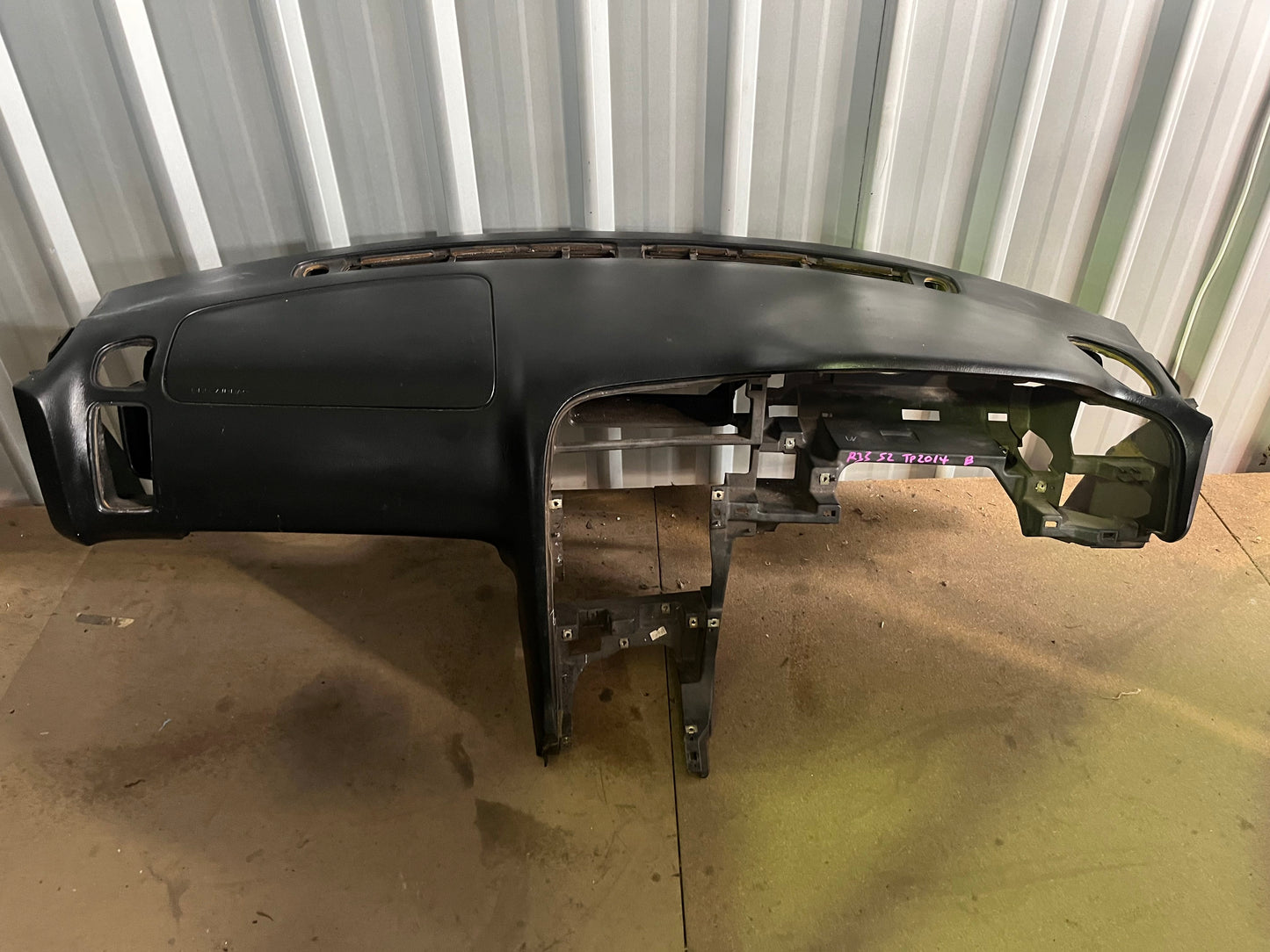 Dash R33 S2 Skyline, Good Condition - Grade C