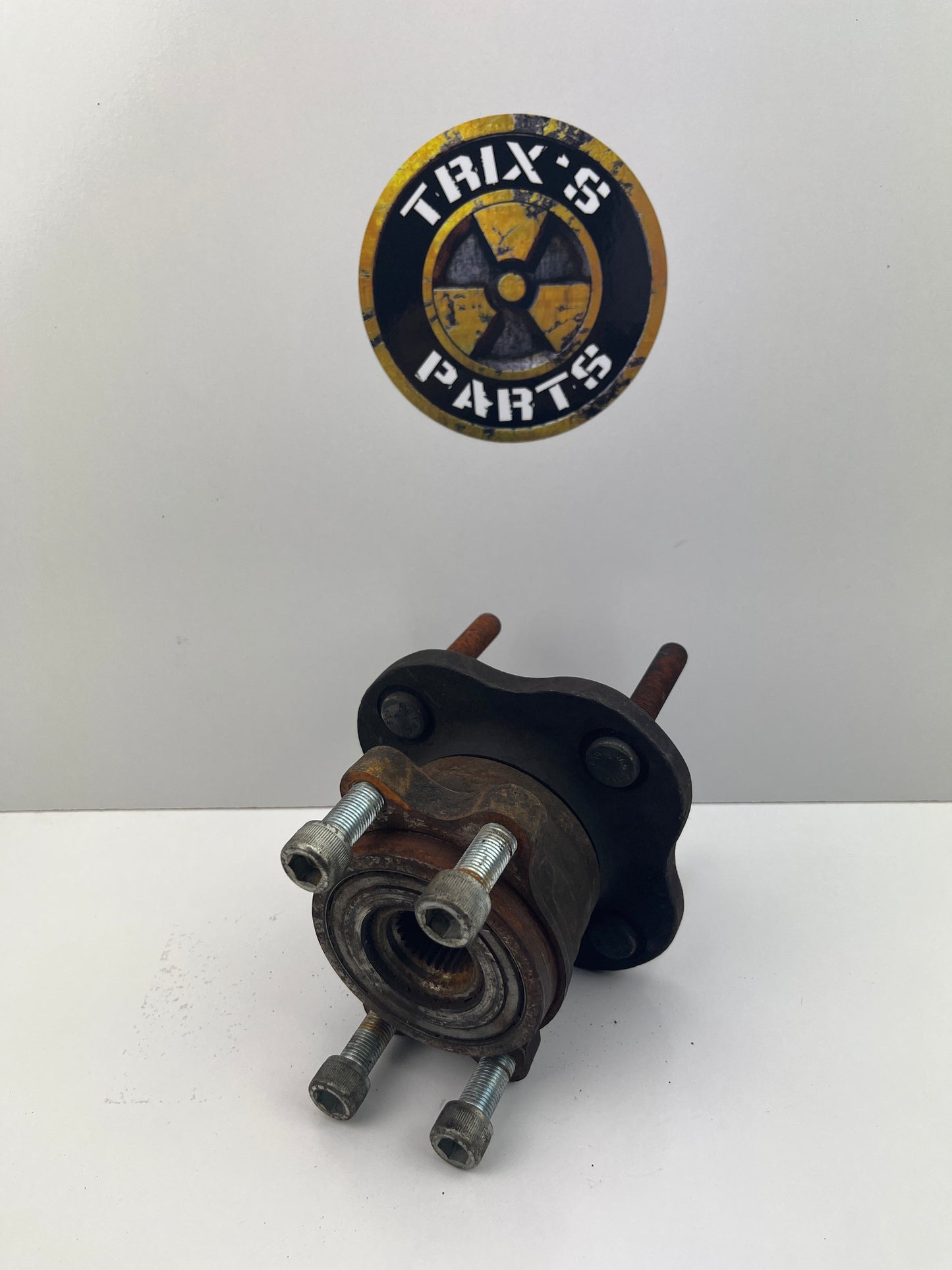 S/R Chassis Rear Hub, With Extended Wheel Studs