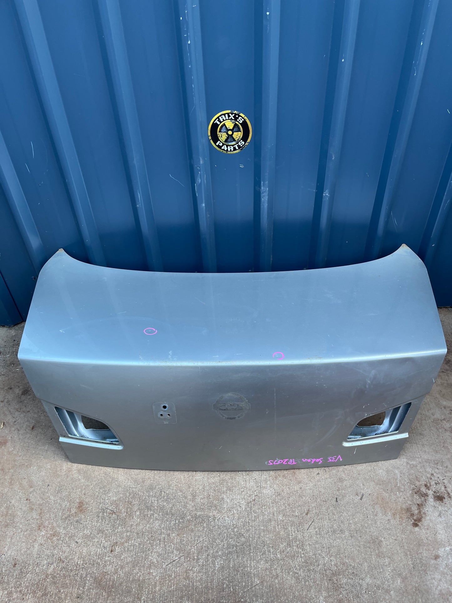 Boot (Missing Lights), V35 Sedan
